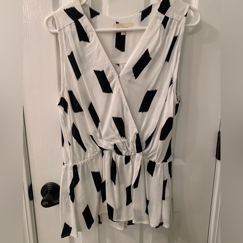 Mellóday Pepulum Blouse with Button Closure